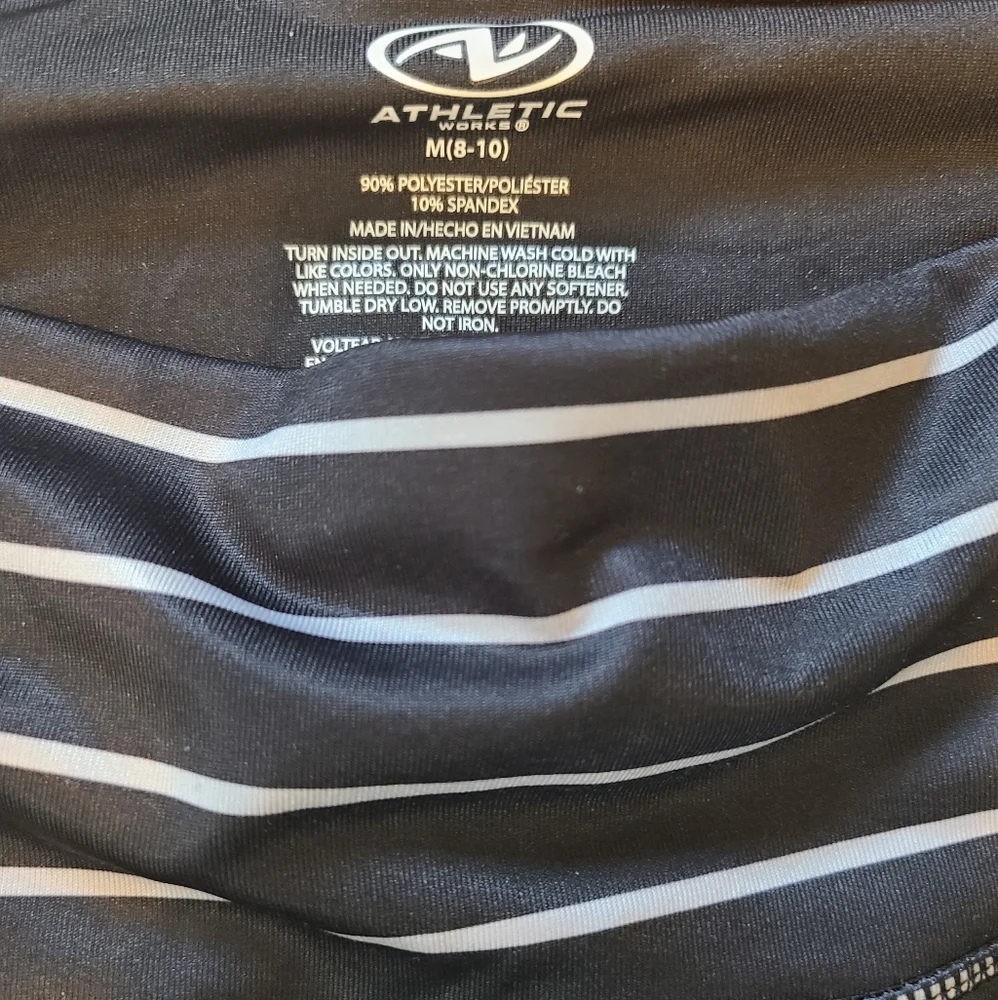 🌟 4/$20 Athletic Works black and Gray Striped Capri Leggings in Medium - Picture 4 of 5